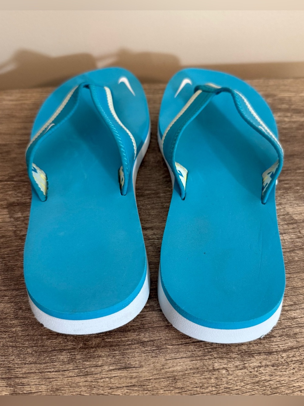 Nike Celso Flip Flops Blue White Women’s Size 8 Sandals Summer Beach Pool - Picture 4 of 4